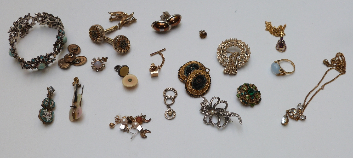 A collection of costume jewellery including rolled gold bangle, earrings, brooches etc - Image 2 of 4