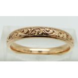 An 18ct gold wedding band with engraved decoration, 3.3g, size N