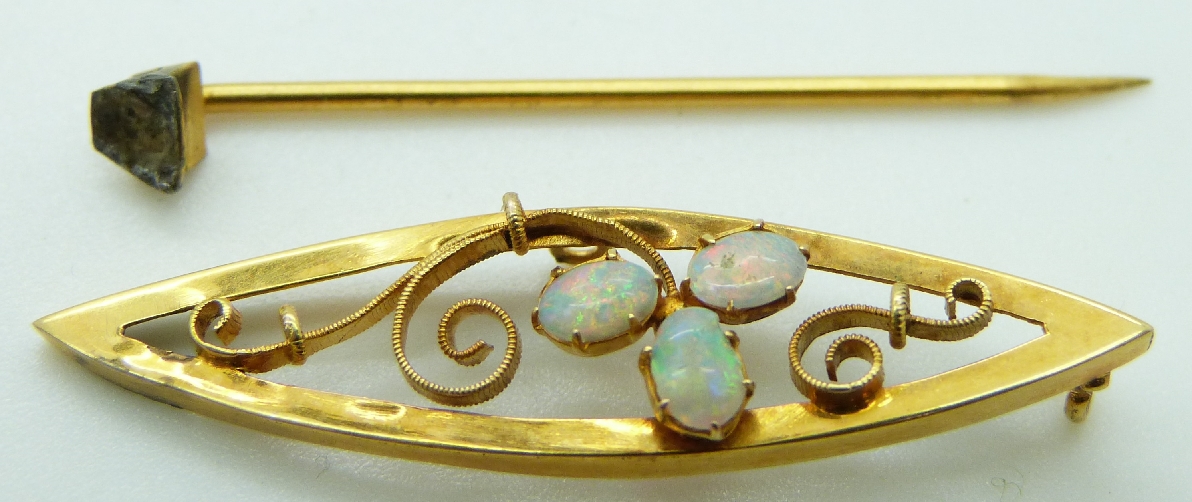 Edwardian gold brooch set with a peridot and a brooch set with opals, 3.7g - Image 2 of 3
