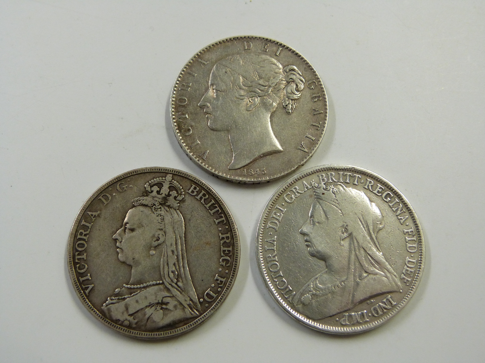 A trio of Victorian crowns to include young head 1845 VIII with cinquefoil, 1893 veiled head and