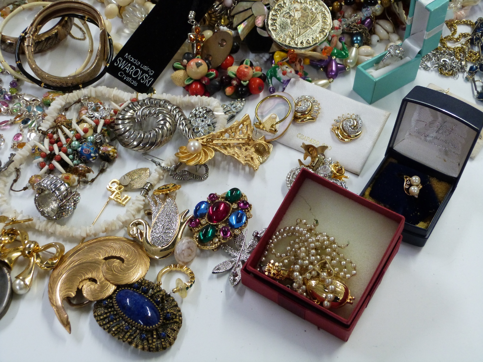 A large collection of costume jewellery including pearl bracelet, silver ring, brooches, - Image 10 of 12