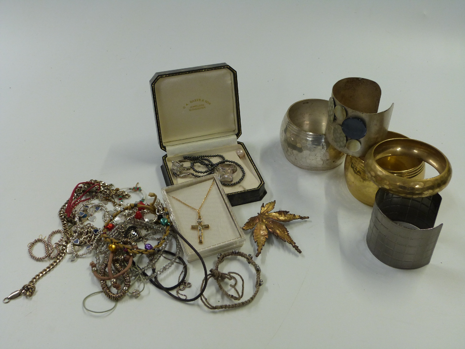 A large collection of costume jewellery including beads, Ingersoll watch, Rotary watch etc - Image 7 of 8