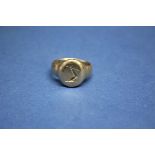 A 15ct gold gentleman's signet ring, 8.6g.