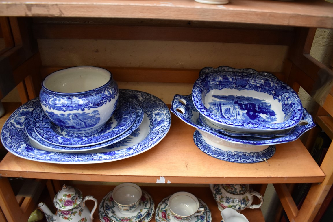 A collection of Abbey pattern blue and white ceramics. - Image 2 of 2