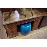 An Edwardian walnut pedestal desk, 118cm wide.