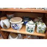 A mixed lot of ceramics.