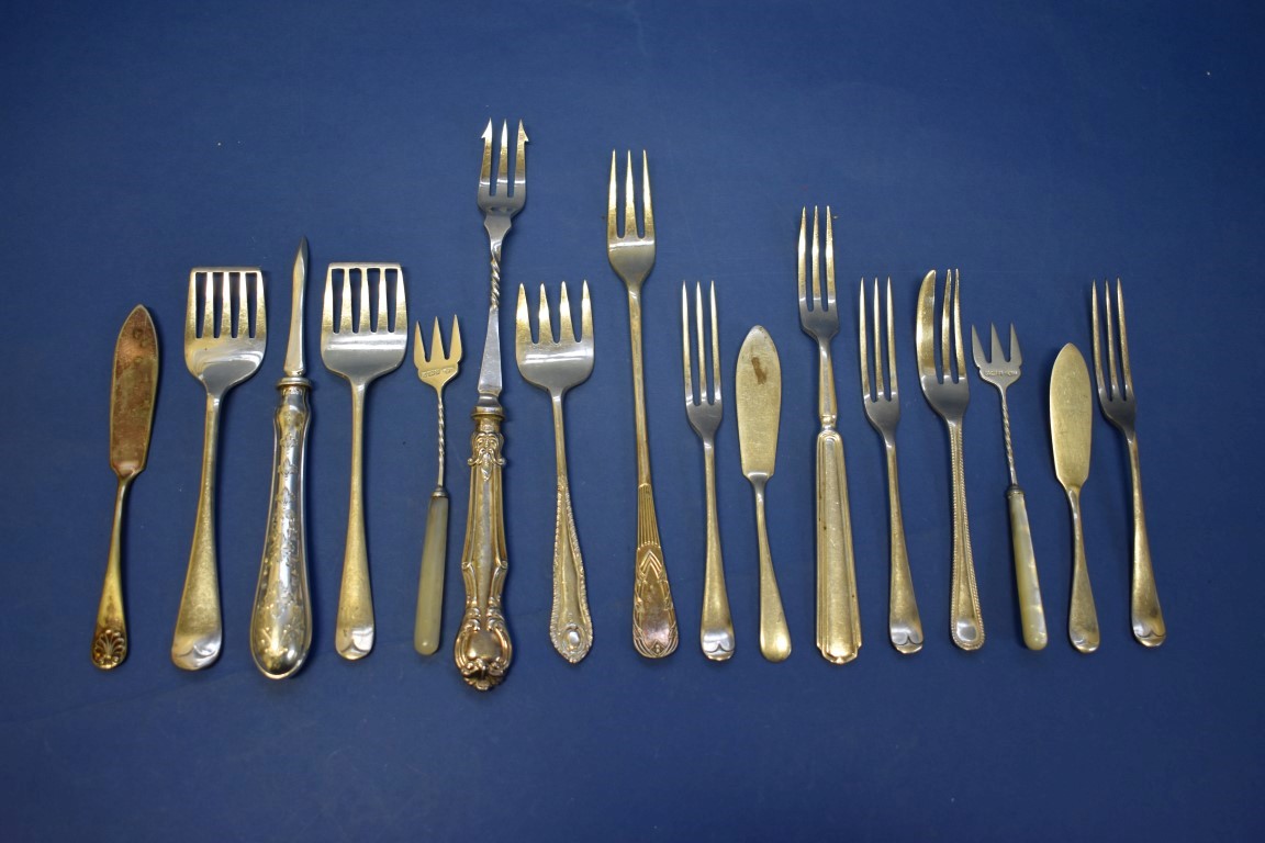 A quantity of silver, silver plated cutlery and other items, 400g weighable. - Image 2 of 8