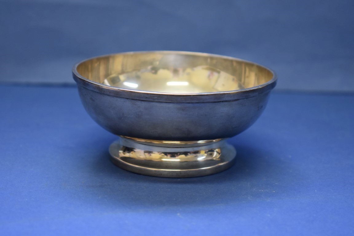 A plain silver circular pedestal bowl, by George Unite & Sons, Birmingham 1921, 10cm, 116g.