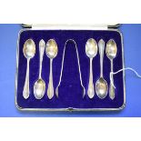 A cased set of silver coffee spoons and tongs, by Robert Pringle, Sheffield 1930, 106.5g.