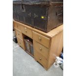 An antique pine kneehole chest, 107cm wide.Ê