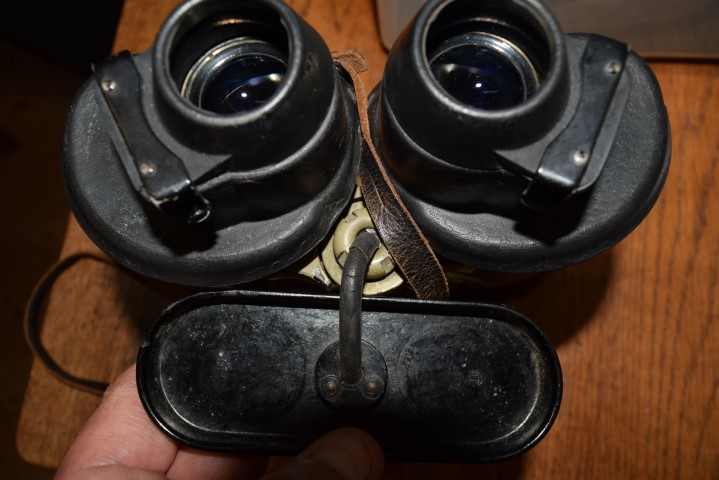 A pair of World War II German 7x50 U Boat binoculars, by Carl Zeiss, No.47161. - Image 3 of 8