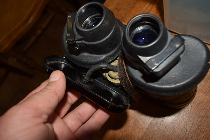 A pair of World War II German 7x50 U Boat binoculars, by Carl Zeiss, No.47161. - Image 4 of 8