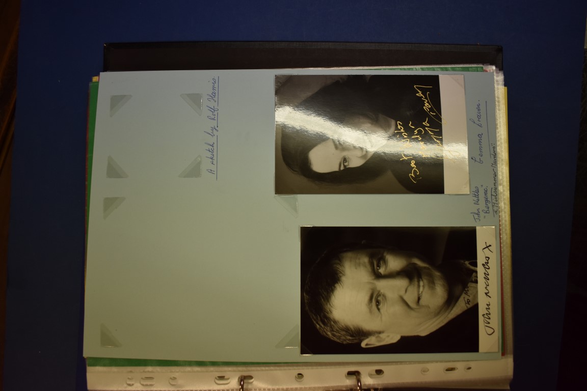 AUTOGRAPH COLLECTION: a collection of approx 100+ autographs contained in 2 modern folders, some