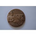 A limited edition World War I commemorative bronze medal, no 0324/1914, 81mm diameter, 13oz.