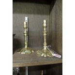 A pair of Georgian brass candlesticks, 18cm high.