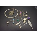 A mixed bag of silver jewellery and other  items.