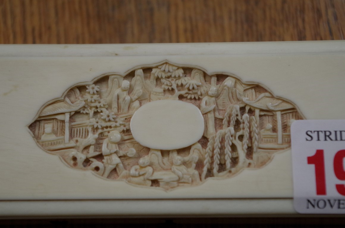 A Chinese carved ivory casket, 19th century, 22.5cm wide. - Image 4 of 10