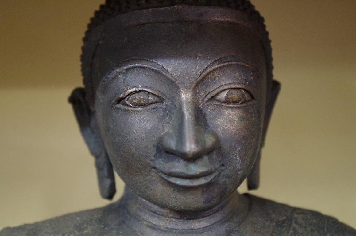 A South East Asian gilt bronze buddha, probably Burmese, 18th century or earlier, with silver detail - Image 4 of 7