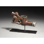 Tribal/Ethonographic: A figural pipe bowl, Teke people, DRC, 1950’s 14cm