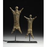 Tribal/Ethonographic: Man and wife bronze figurine, Vere people, Nigeria, 19th century 12-14 cm, The