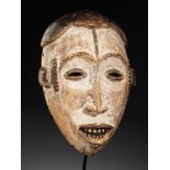 Tribal/Ethnographic: Fine wooden mask, Idoma People, Nigeria, 2nd quarter of 20th century 22cm high.