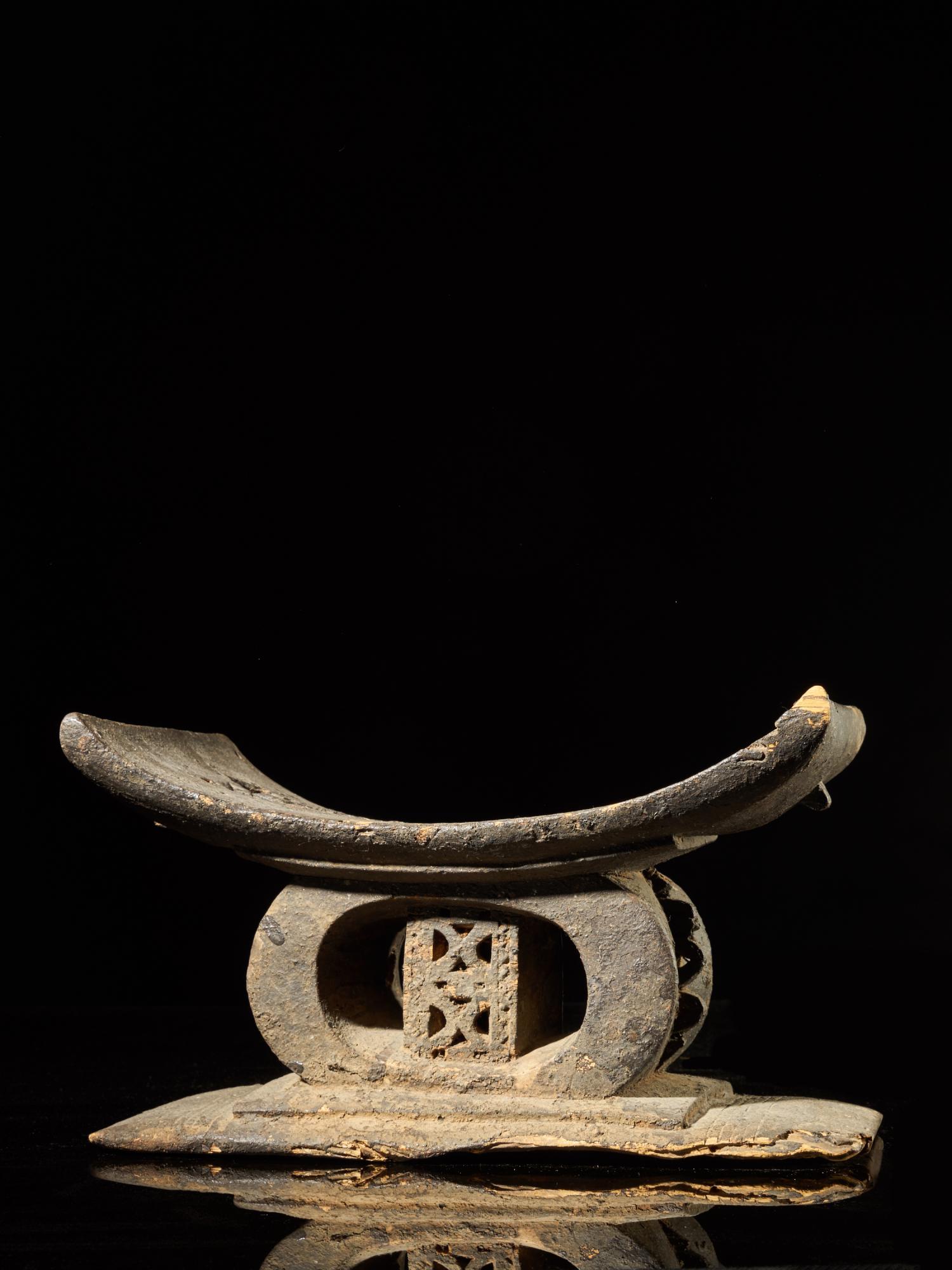 Tribal: Ashanti altar stool with libation patina Ashanti people, Ghana 24cm