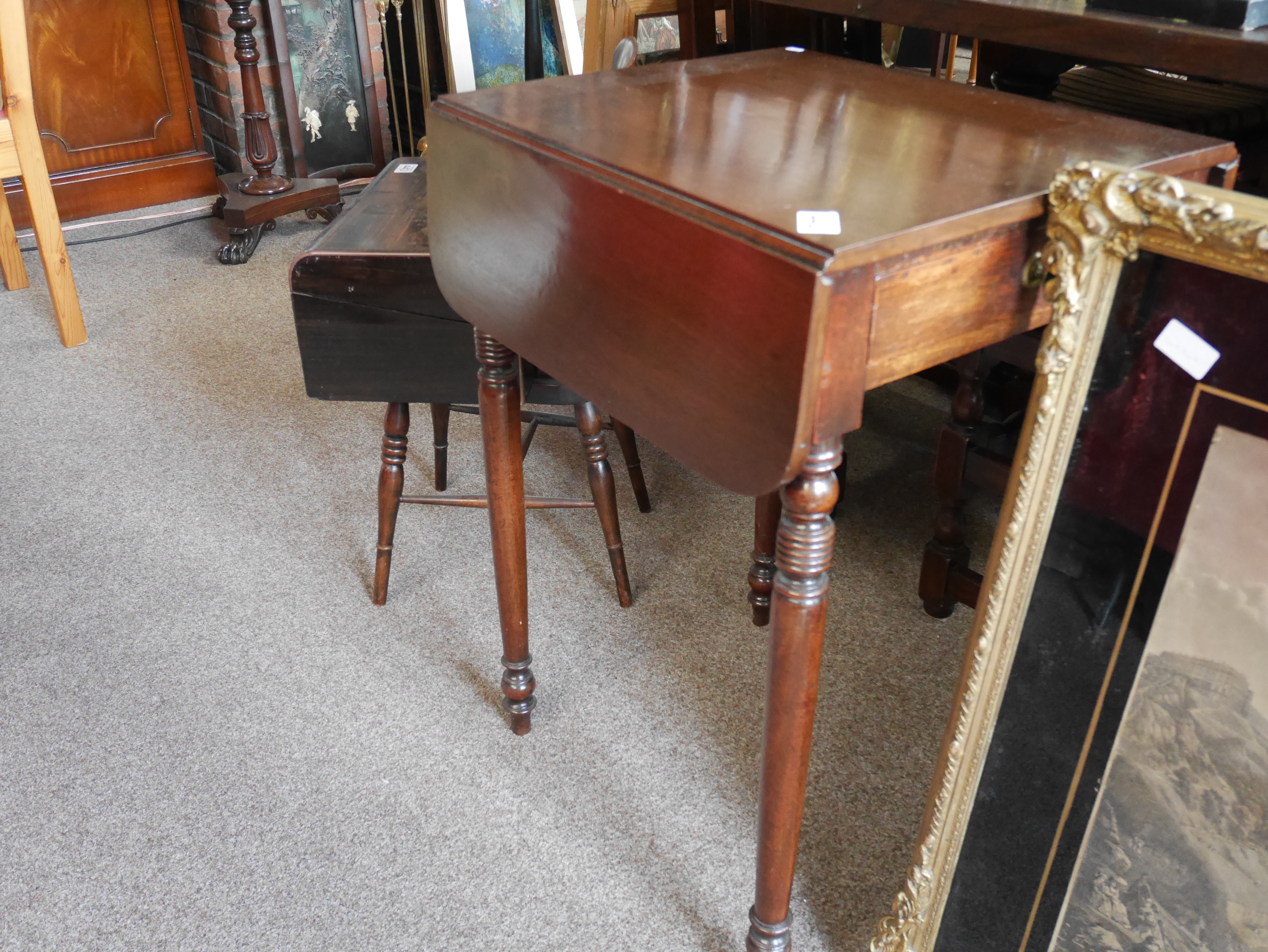 Mahogany antique Pembroke table