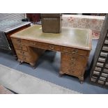 Pedestal desk