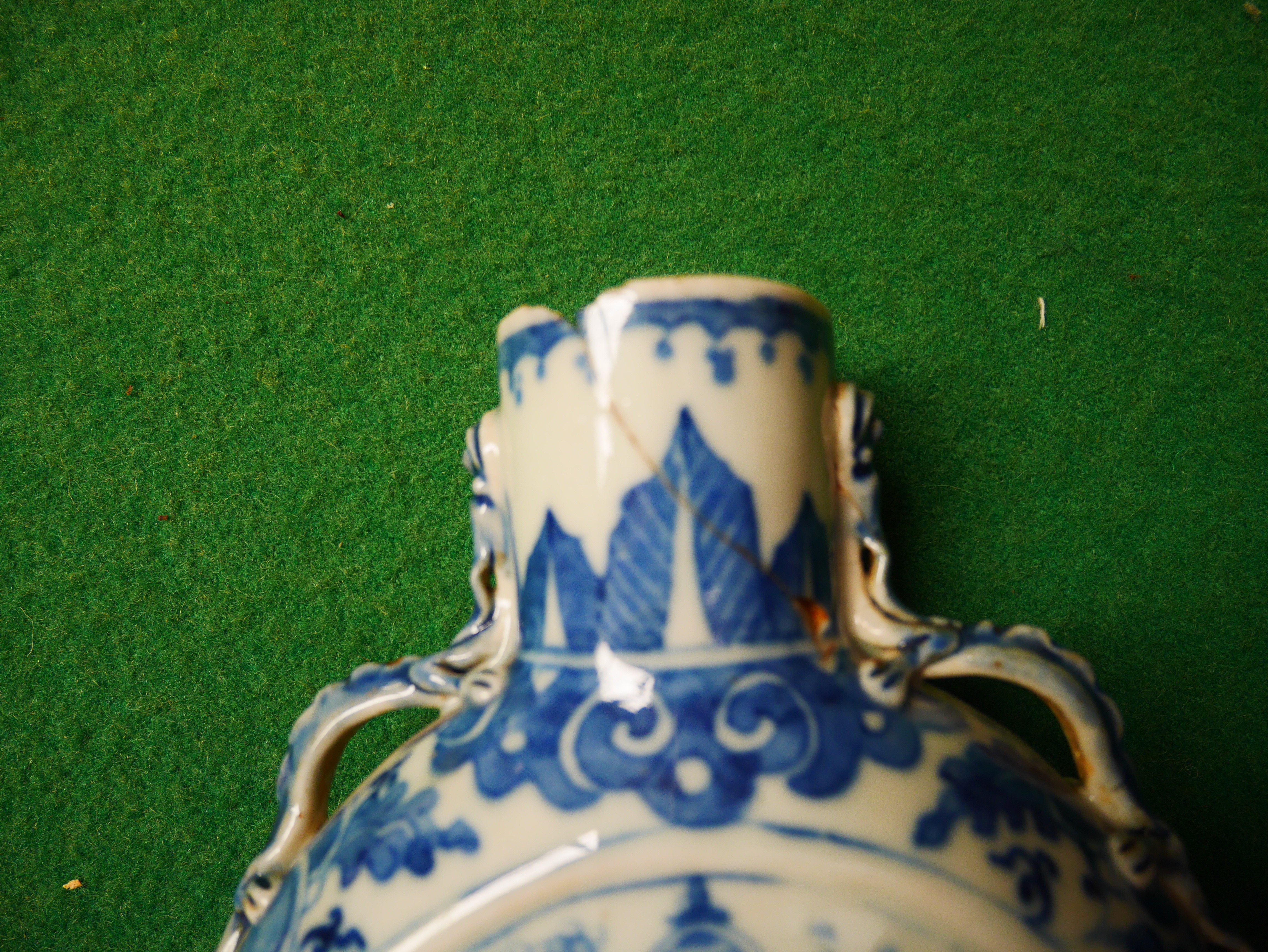 Chinese blue and white vase 22cm - Image 5 of 10