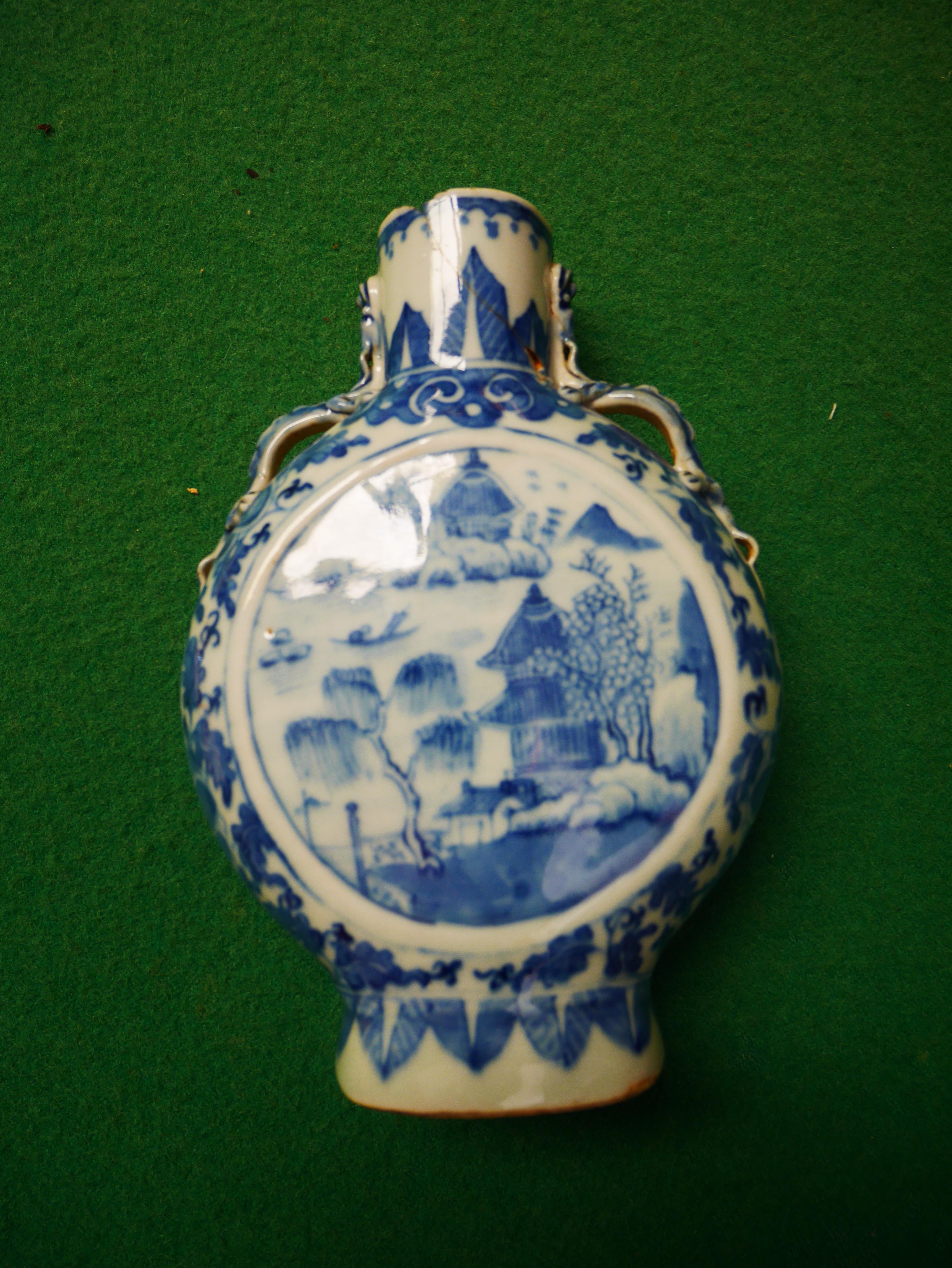Chinese blue and white vase 22cm - Image 2 of 10