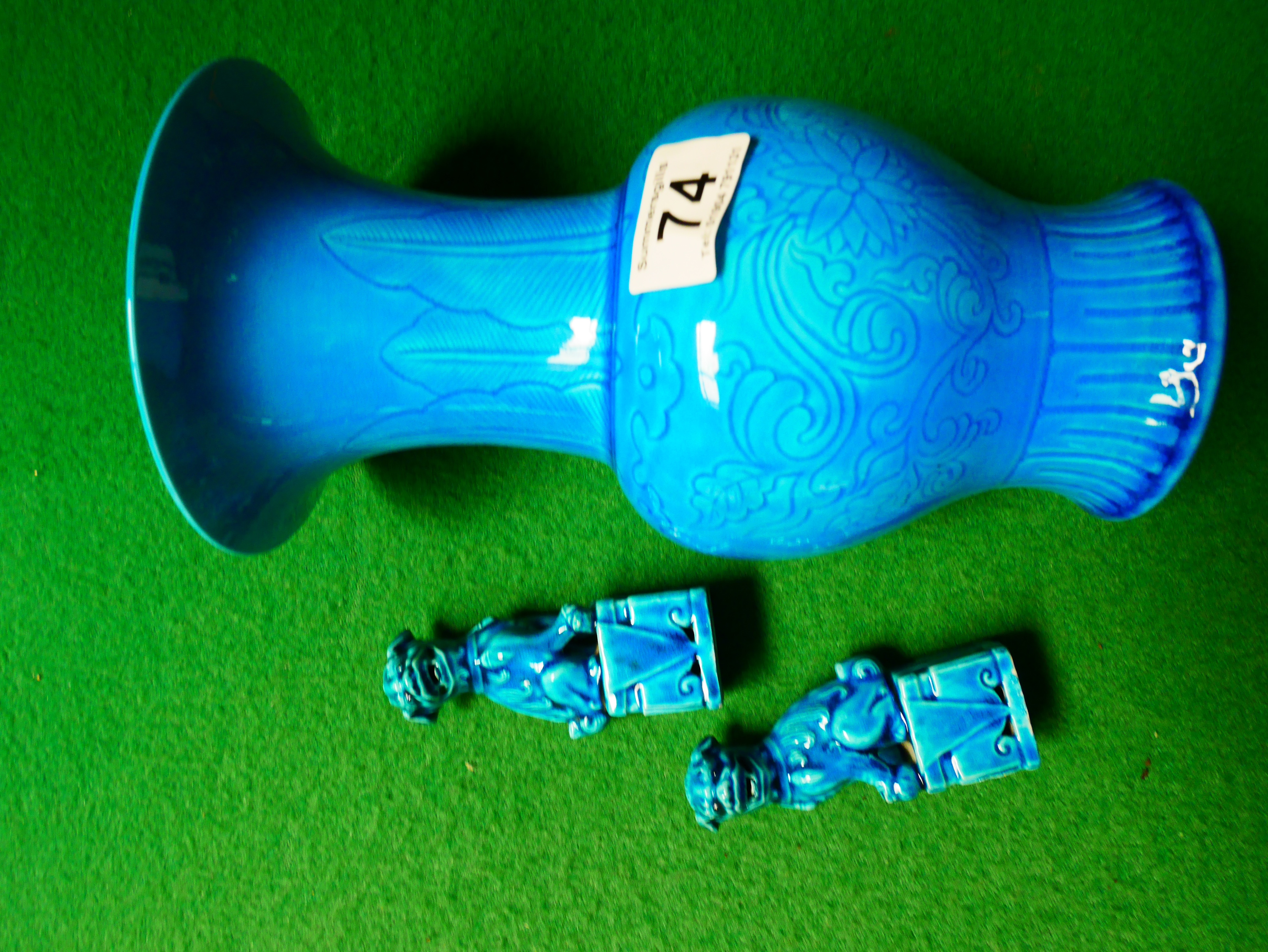 Blue Chinese vase and dogs