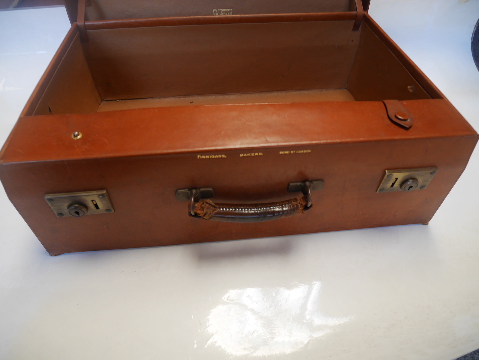 Leather suitcase by " Finnigans Bond Street London " with London silver bottles - Image 2 of 6