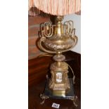 Gild and porcelain table lamp