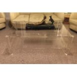 A LARGE CONTEMPORARY PERSPEX TWO TIER COFFEE TABLE 126 x 78 x 46 cm