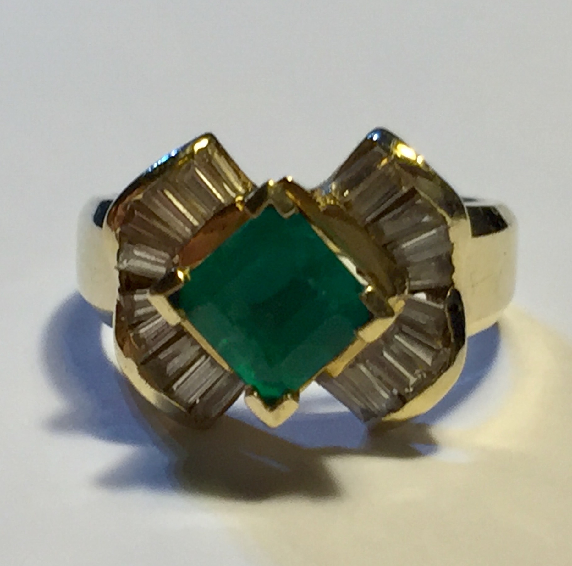 A 14CT GOLD, DIAMOND AND EMERALD RING Having a single cushion cut emerald flanked by baguette cut - Image 3 of 3