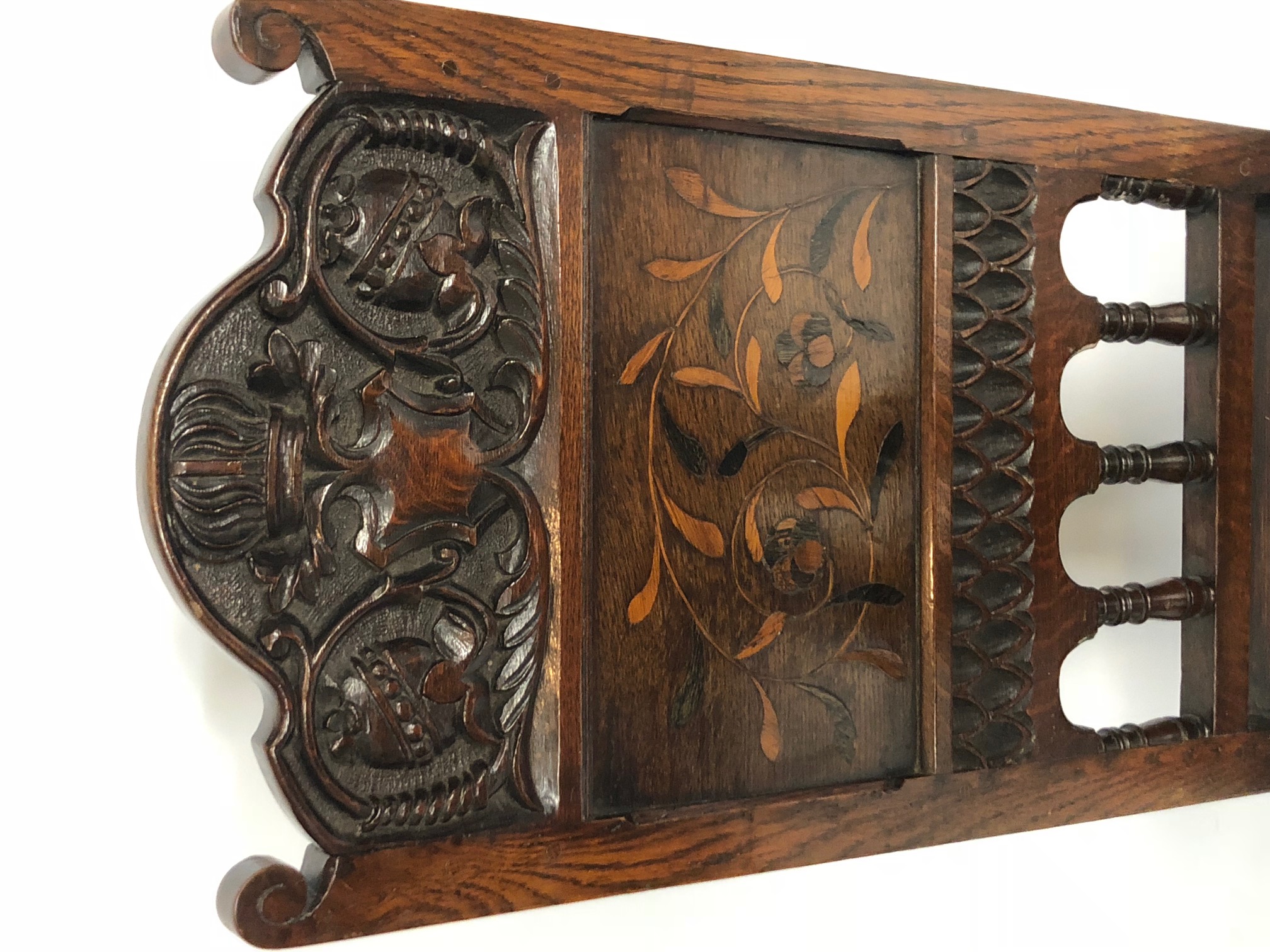 AN EDWARDIAN CARVED OAK TUDOR STYLE CHAIR Having a carved scrolled cartouche above an inlaid - Image 2 of 3