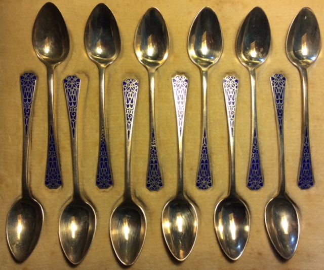 A SET OF TWELVE ART DECO SILVER AND ENAMEL TEASPOONS The tapering stems having a blue enamelled - Image 2 of 2