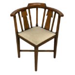 AN EARLY 20TH CENTURY COTSWOLD SCHOOL WALNUT CORNER CHAIR With shaped splat back over an upholstered