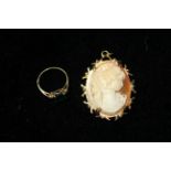 A VINTAGE 9CT GOLD AND SHELL CAMEO OVAL PENDANT Carved with a portrait of a lady, together with a