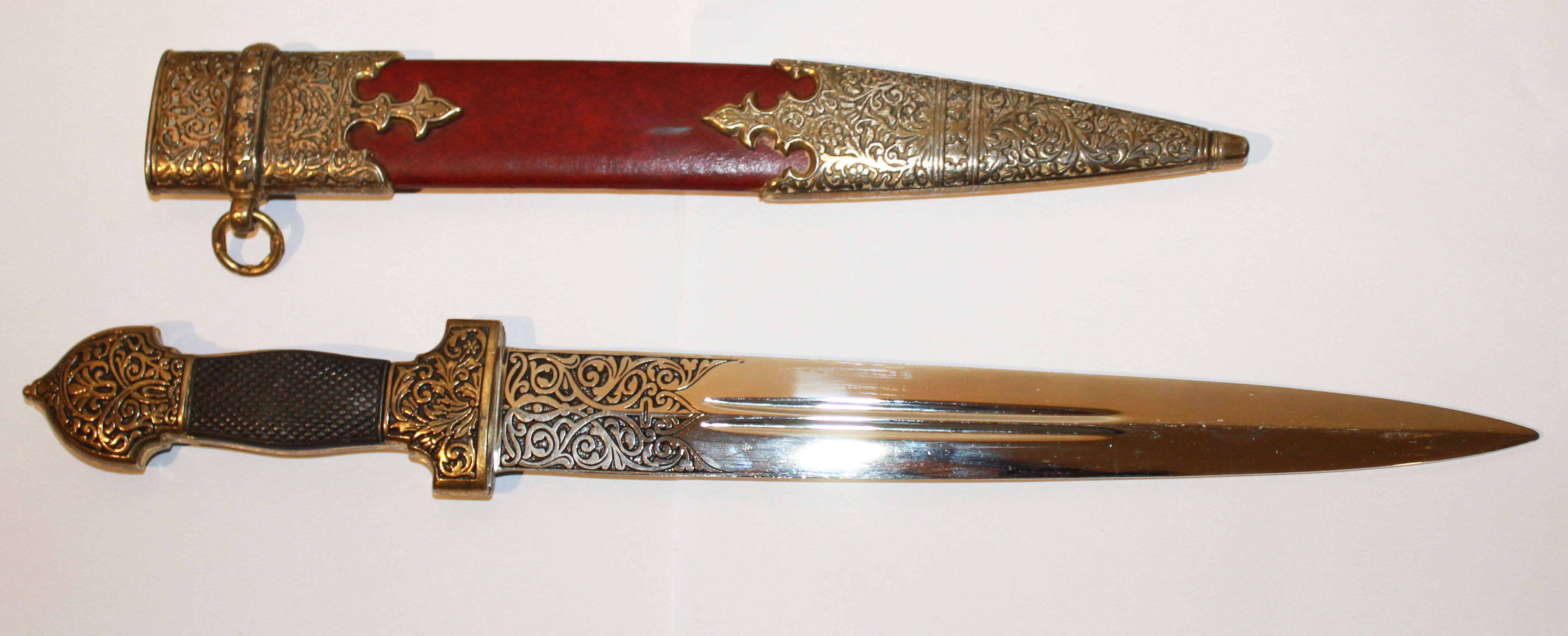 A 20TH CENTURY STEEL DRESS DAGGER Having a cast decorative handle and black grip, steel blade and - Image 2 of 2