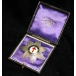 AN EARLY 20TH CENTURY SILVER AND ENAMEL MASONIC KNIGHTS TEMPLAR STAR BADGE Cast with a textured