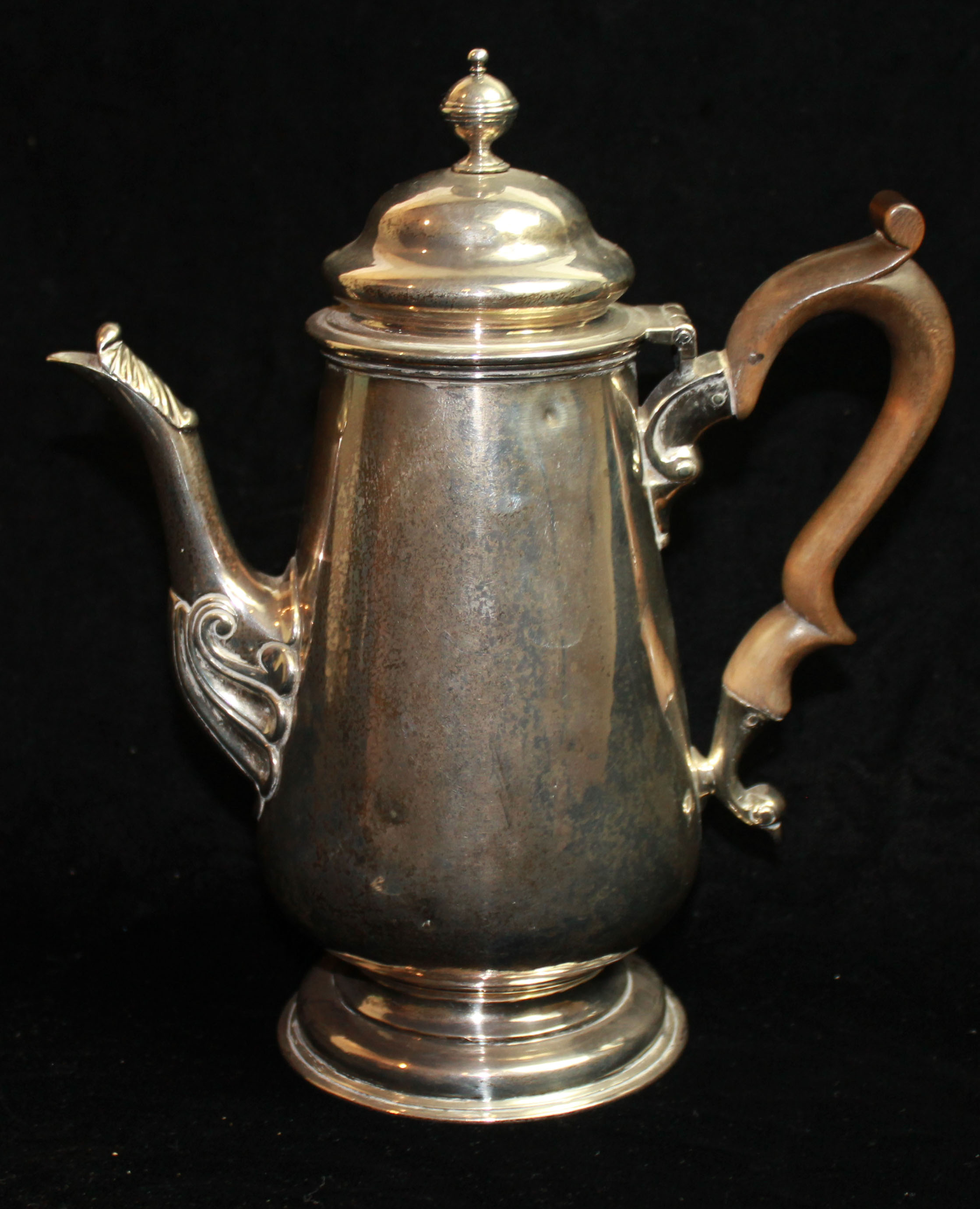 A GEORGIAN SILVER COFFEE POT Of plain tapering design with a brown fruitwood handle and fluted