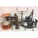 A COLLECTION OF BRASS AND COPPER AND CAST IRON KITCHENALIA ITEMS To include a set of scales with