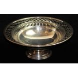 AN EARLY 20TH CENTURY SILVER PEDESTAL BOWL With pierced border, hallmarked Chester, 1921. (approx