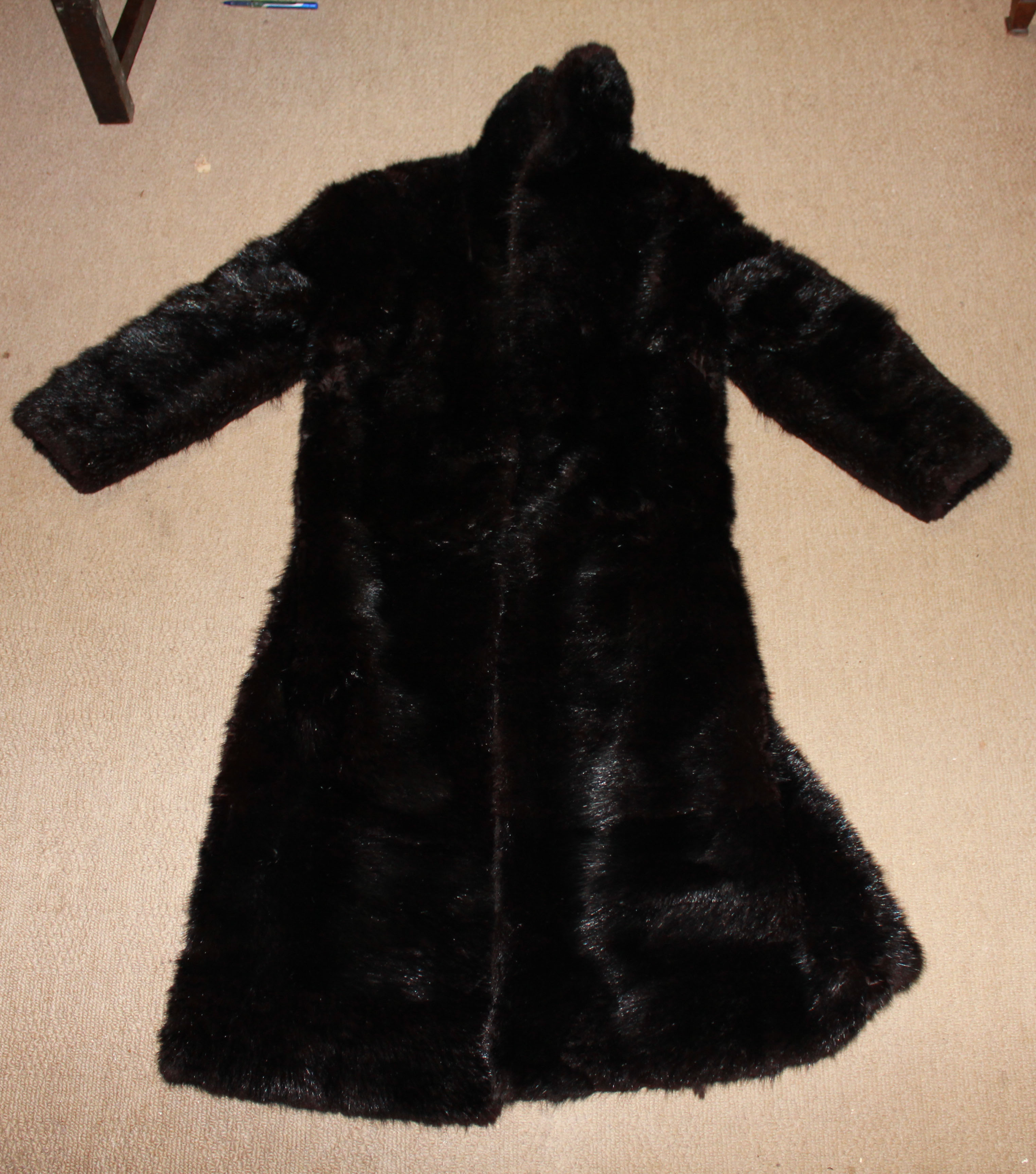 A VINTAGE GLOSSY DARK BROWN (ALMOST BLACK) MINK FUR LADIES' COAT Relatively short with a generous