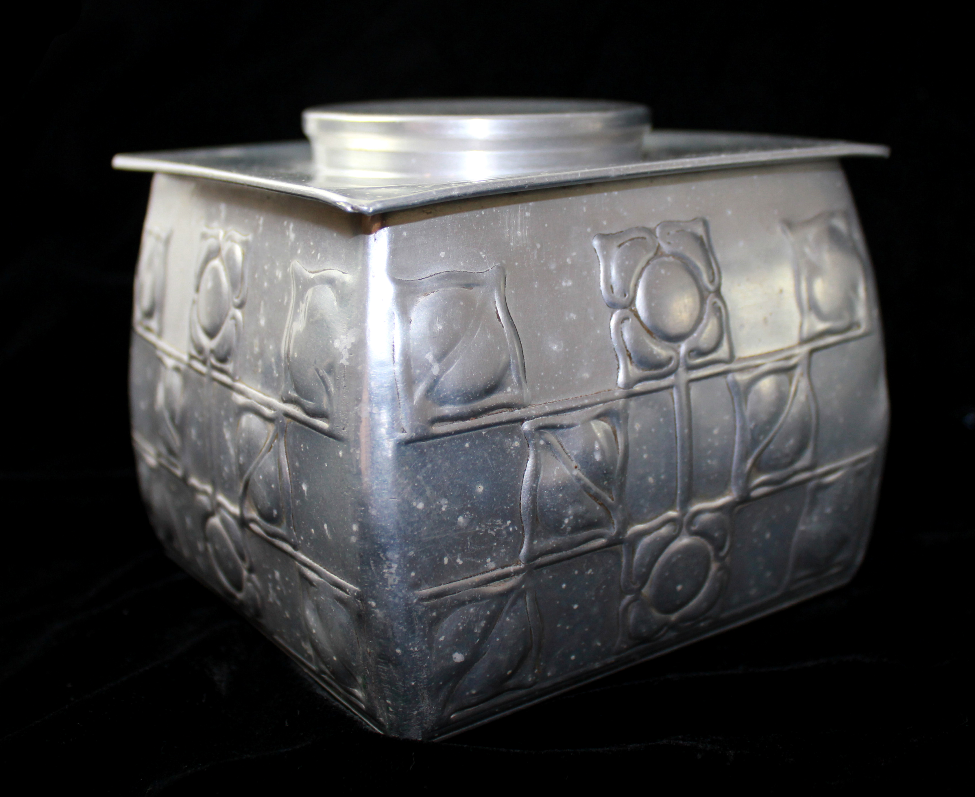 AFTER ARCHIBALD KNOX, A PAIR OF EARLY 20TH CENTURY ART NOUVEAU STYLE ALUMINIUM BISCUIT TINS With - Image 2 of 3