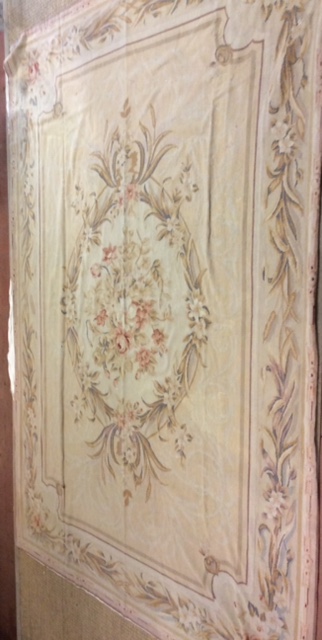 AN ANTIQUE AUBUSSON STYLE WOOLLEN RUG The cream ground with pink floral bouquet to the central field - Image 2 of 2