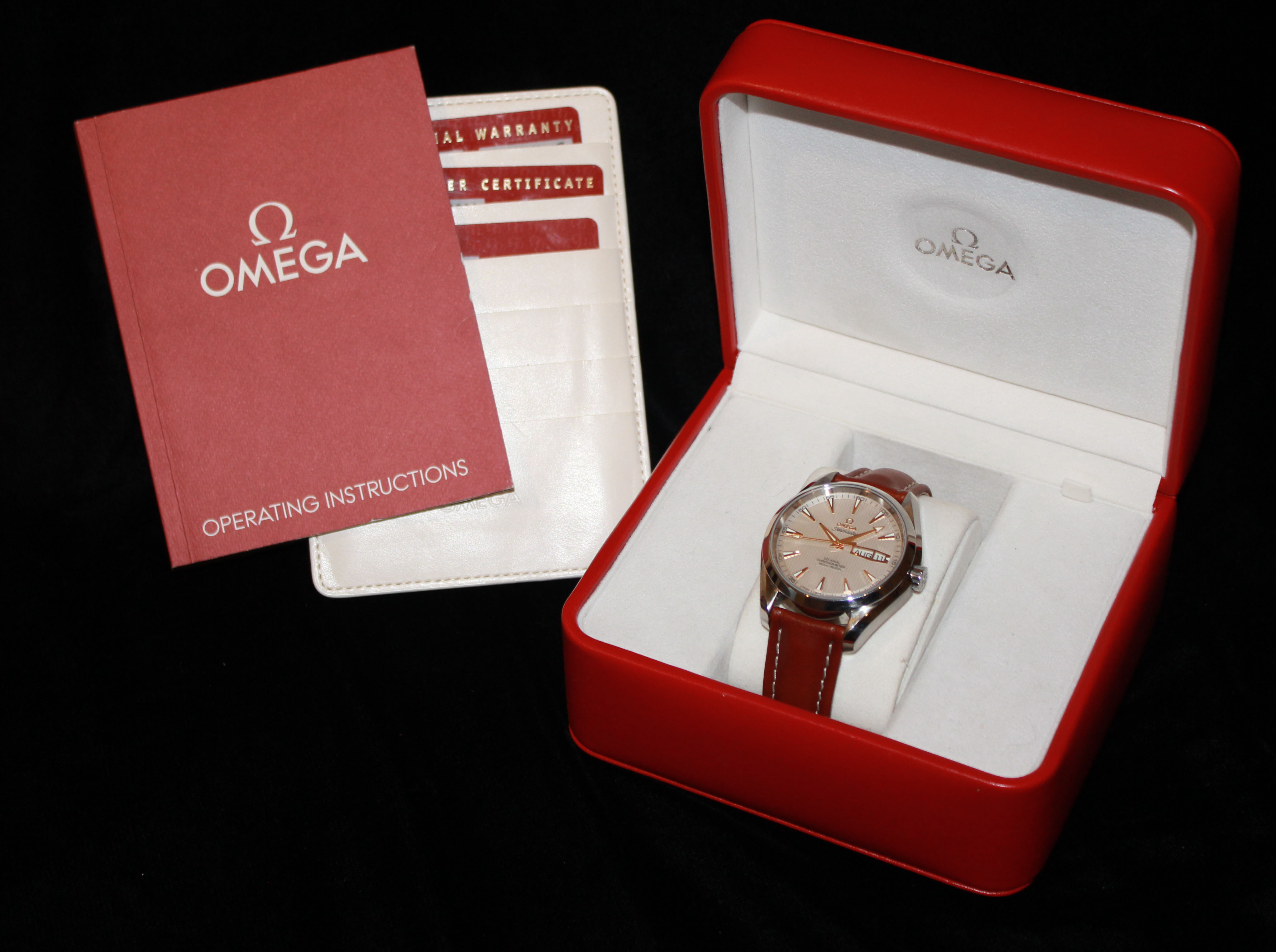 OMEGA, SEAMASTER AQUA TERRA, A GENT'S STAINLESS STEEL WRISTWATCH The textured dial with gilt