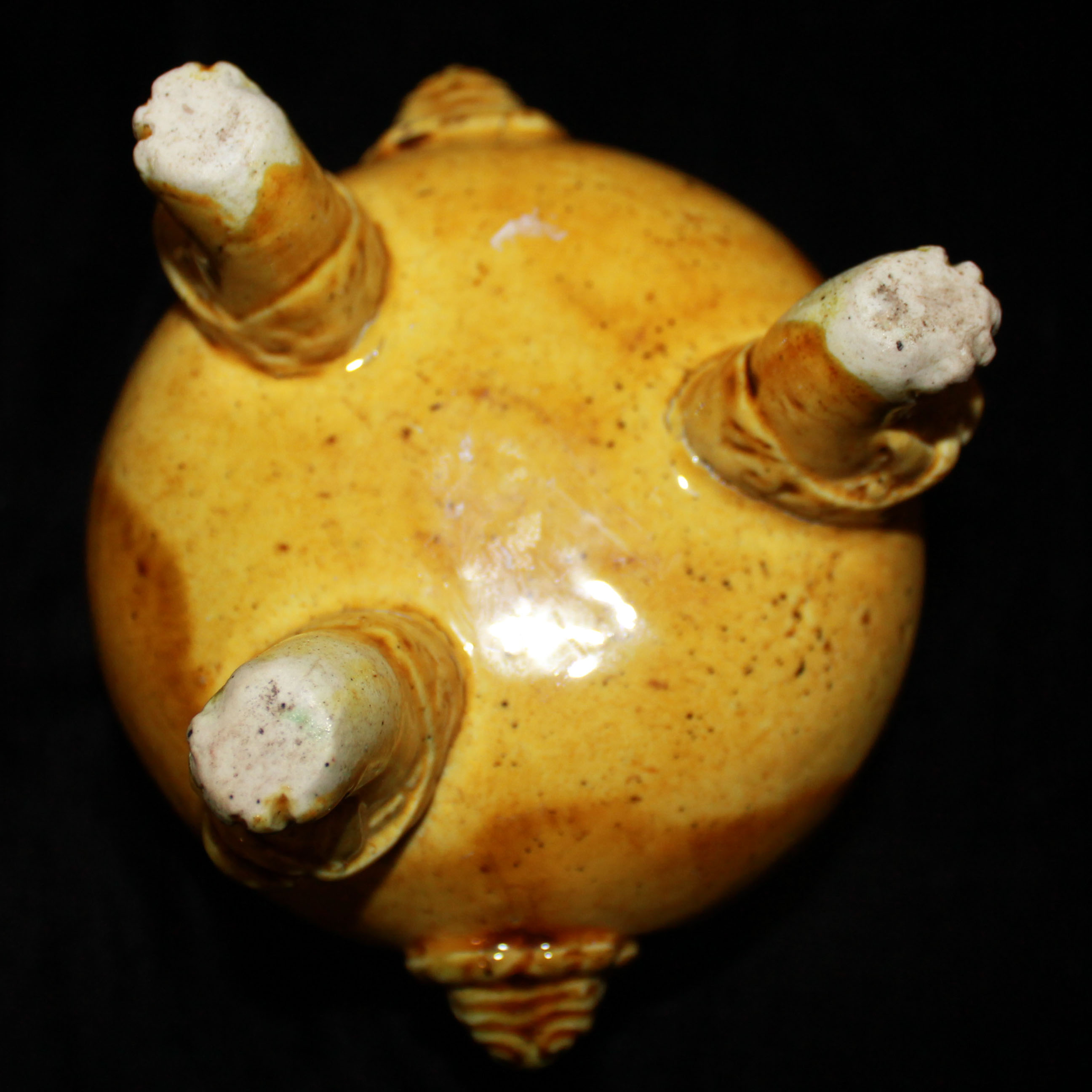 A 19TH CENTURY YELLOW GLAZED TRIPOD CENSER Having an ochre toned glaze, standing on a carved beast - Image 7 of 12