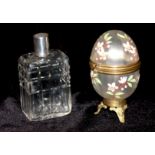 AN EARLY 20TH CENTURY ART DECO STYE SILVER AND CUT GLASS SCENT BOTTLE With engine turned